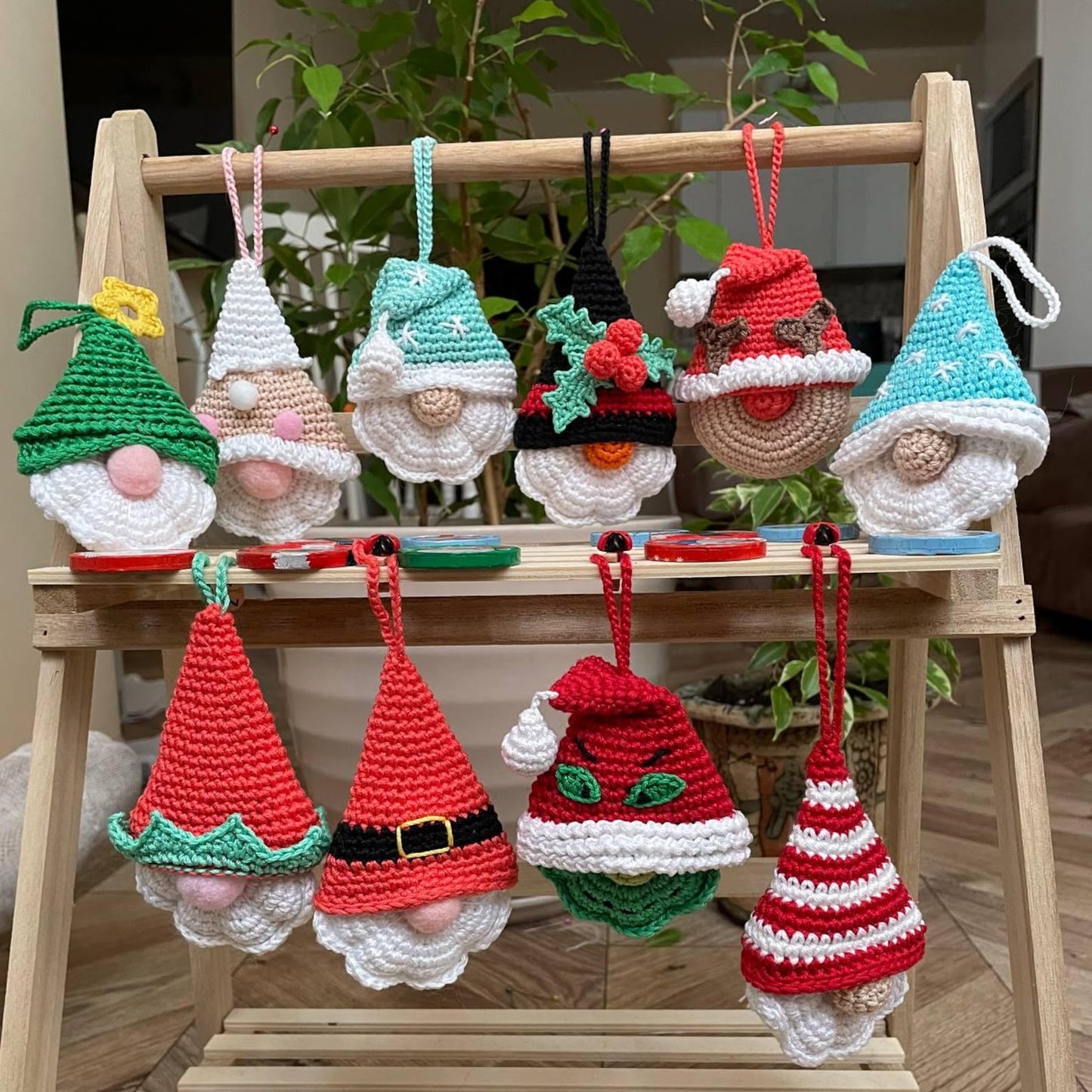 🎄 Christmas Gnomes Crochet Pattern – 10-in-1 Holiday Garland | PDF (English, US Terms)