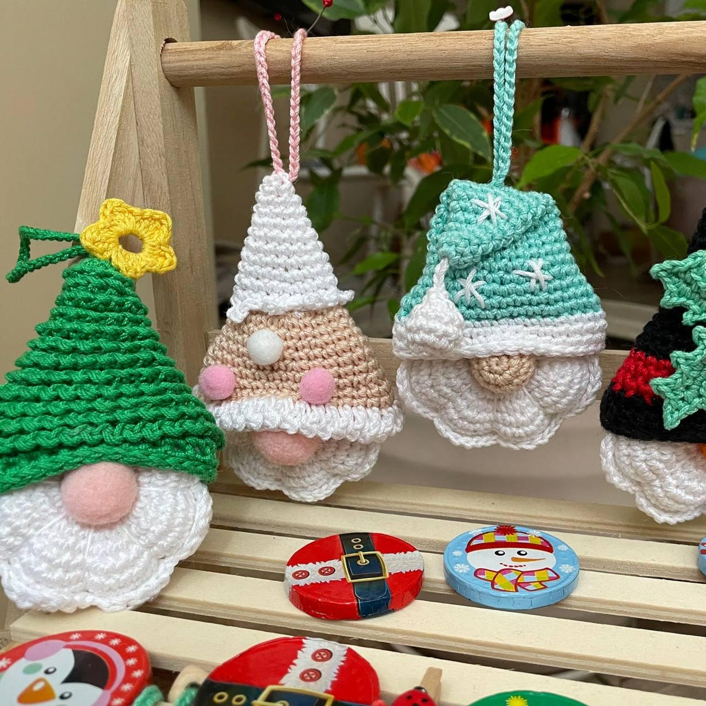 🎄 Christmas Gnomes Crochet Pattern – 10-in-1 Holiday Garland | PDF (English, US Terms)