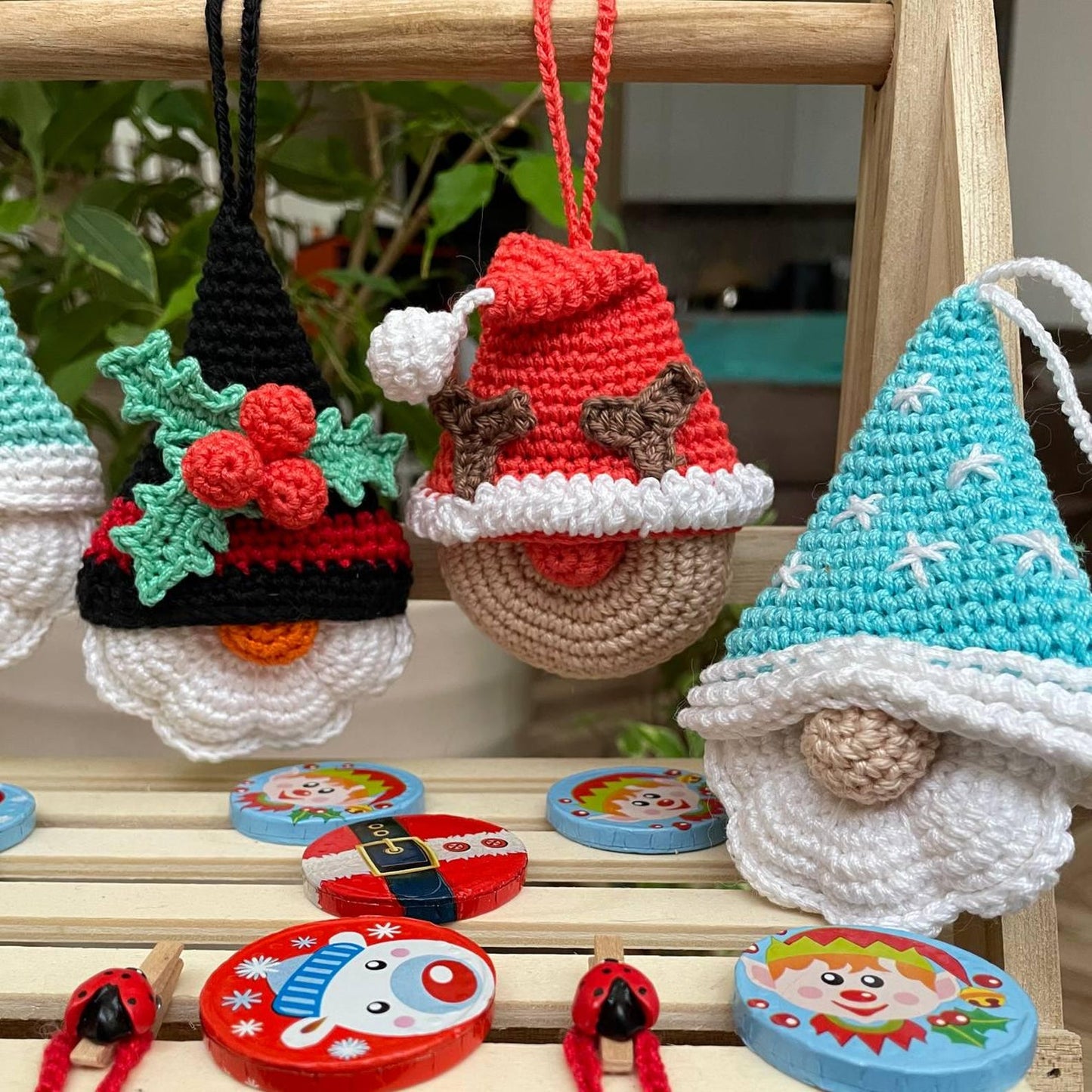 🎄 Christmas Gnomes Crochet Pattern – 10-in-1 Holiday Garland | PDF (English, US Terms)